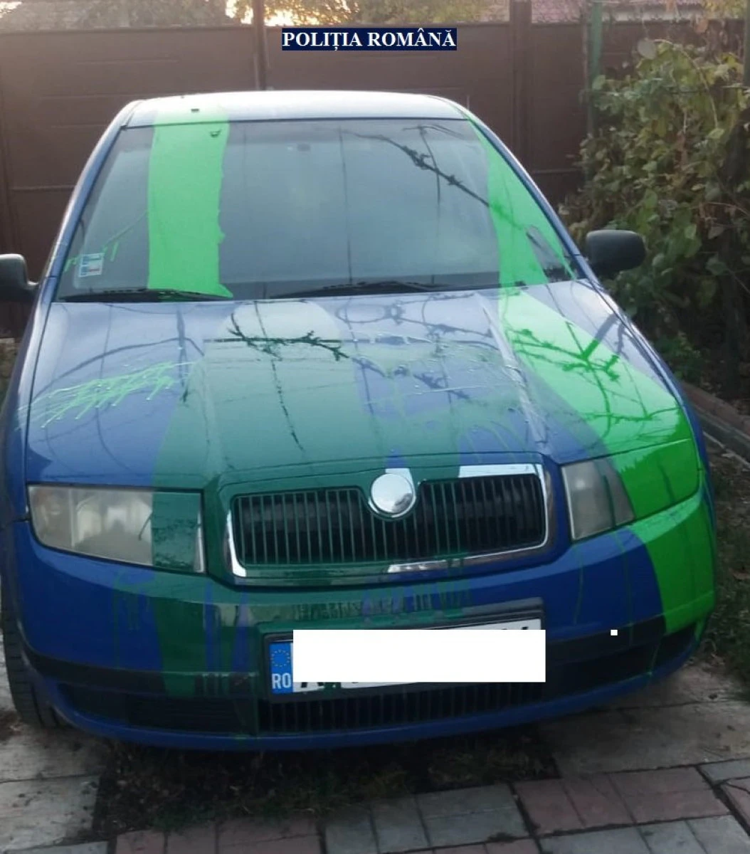 Un polițist din Nădlac s-a ales cu mașina distrusă, după ce a lăsat un tânăr de 18 ani fără permis