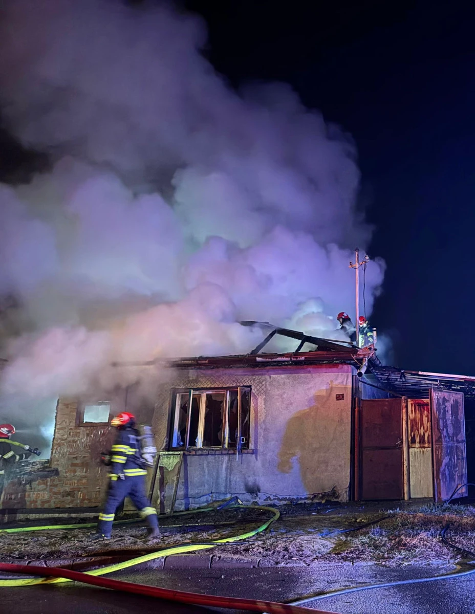 Un pompier din Arad și-a salvat vecinul din flăcări