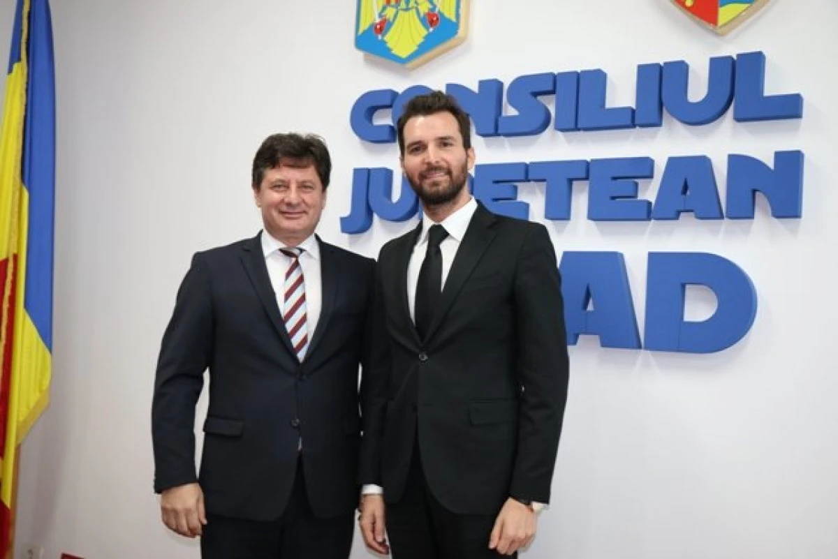 Un producător de la Hollywood, oaspetele Consiliului Judeţean Arad