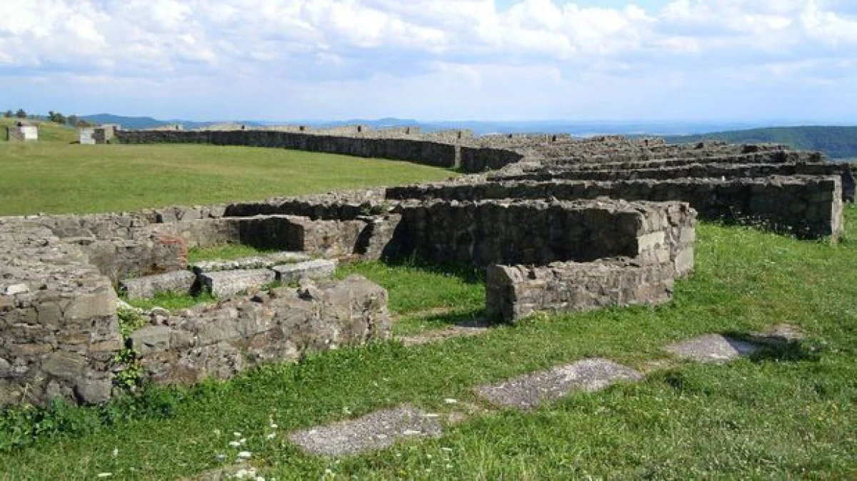 UN SARCOFAG ROMAN A FOST DESCOPERIT IN COMPLEXUL ARHEOLOGIC POROLISSUM, O FOSTA TABARA MILITARA DIN TIMPUL RAZBOAIELOR DACO-ROMANE ALE LUI TRAIAN