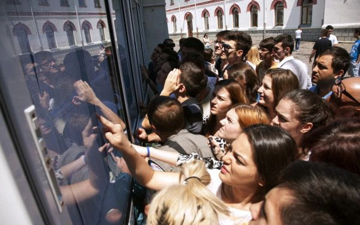 UN SFERT DINTRE CANDIDATI AU PROMOVAT BAC-UL DE TOAMNA. NU S-A OBTINUT NICIO MEDIE DE ZECE