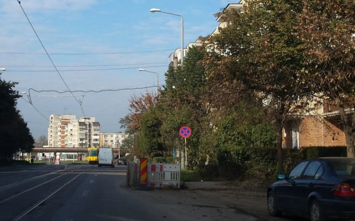 Un șofer de 61 de ani, rupt de beat, a ,,derapat" de pe Voinicilor și a ajuns în gard