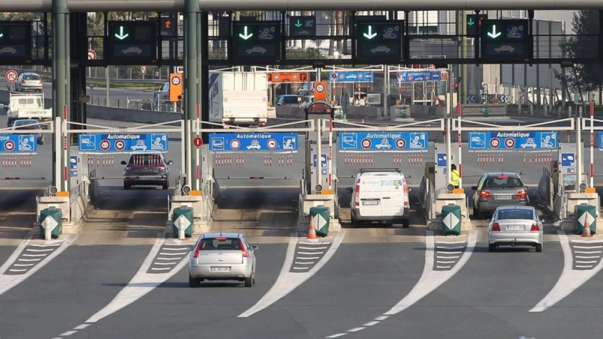 UN SOFER ROMAN A STABILIT UN RECORD CARE L-A TRIMIS LA INCHISOARE. A CIRCULAT DE 267 DE ORI PE AUTOSTRADA, FARA SA PLATEASCA