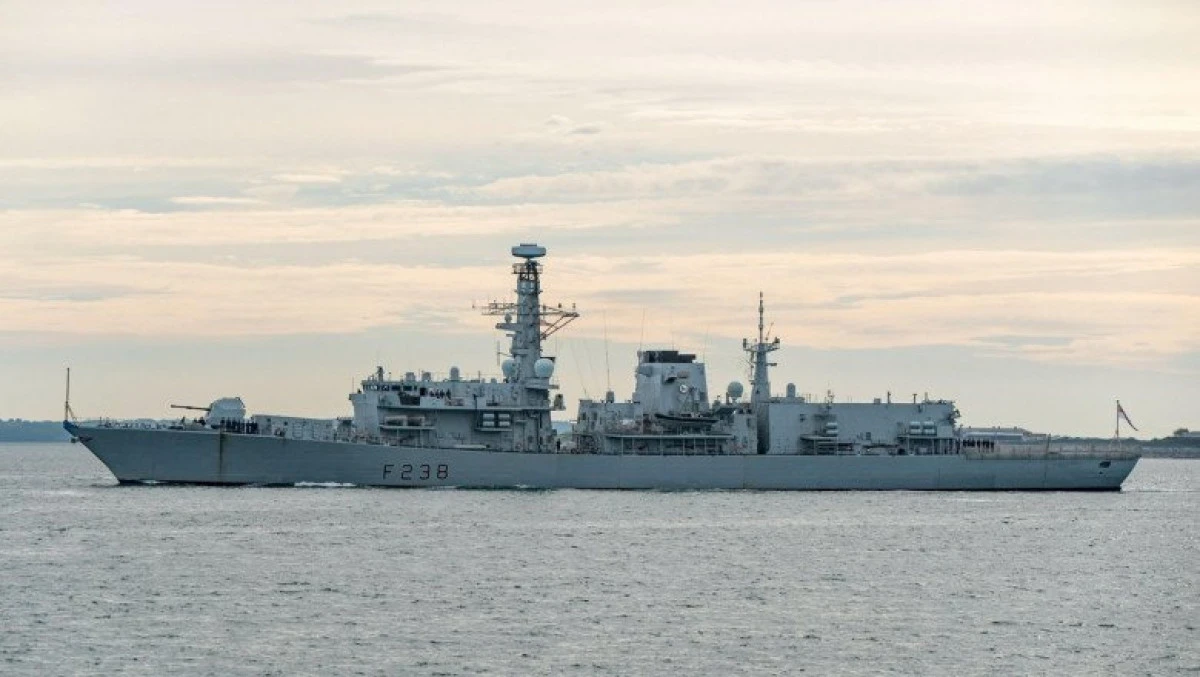 Un submarin rusesc a lovit sonarul unei nave de război britanice în Atlanticul de Nord
