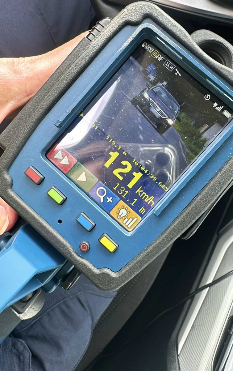 Un tânăr a rămas fără permis, pentru 120 de zile, după ce a condus cu 121 de km/h în Zimandcuz
