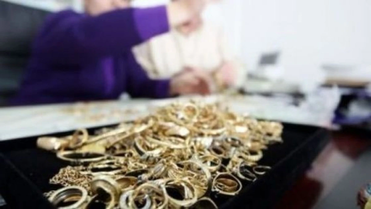 UN TANAR DE 13 ANI ESTE SUSPECTAT CA A FURAT BIJUTERII DE 15.000 DE EURO