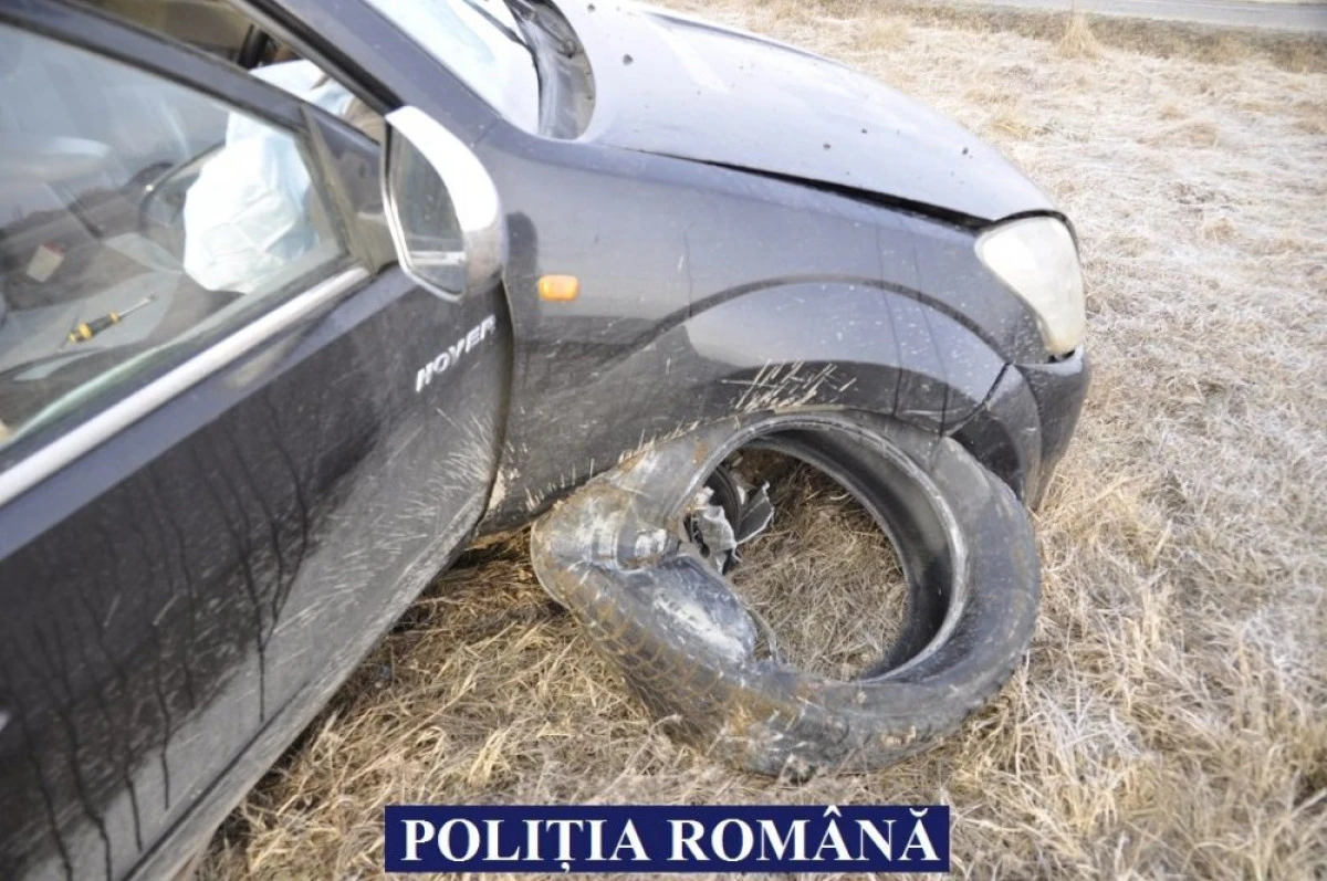 Un tânăr de 17 ani a furat mașina gazdei, a făcut-o praf, după care s-a culcat liniștit