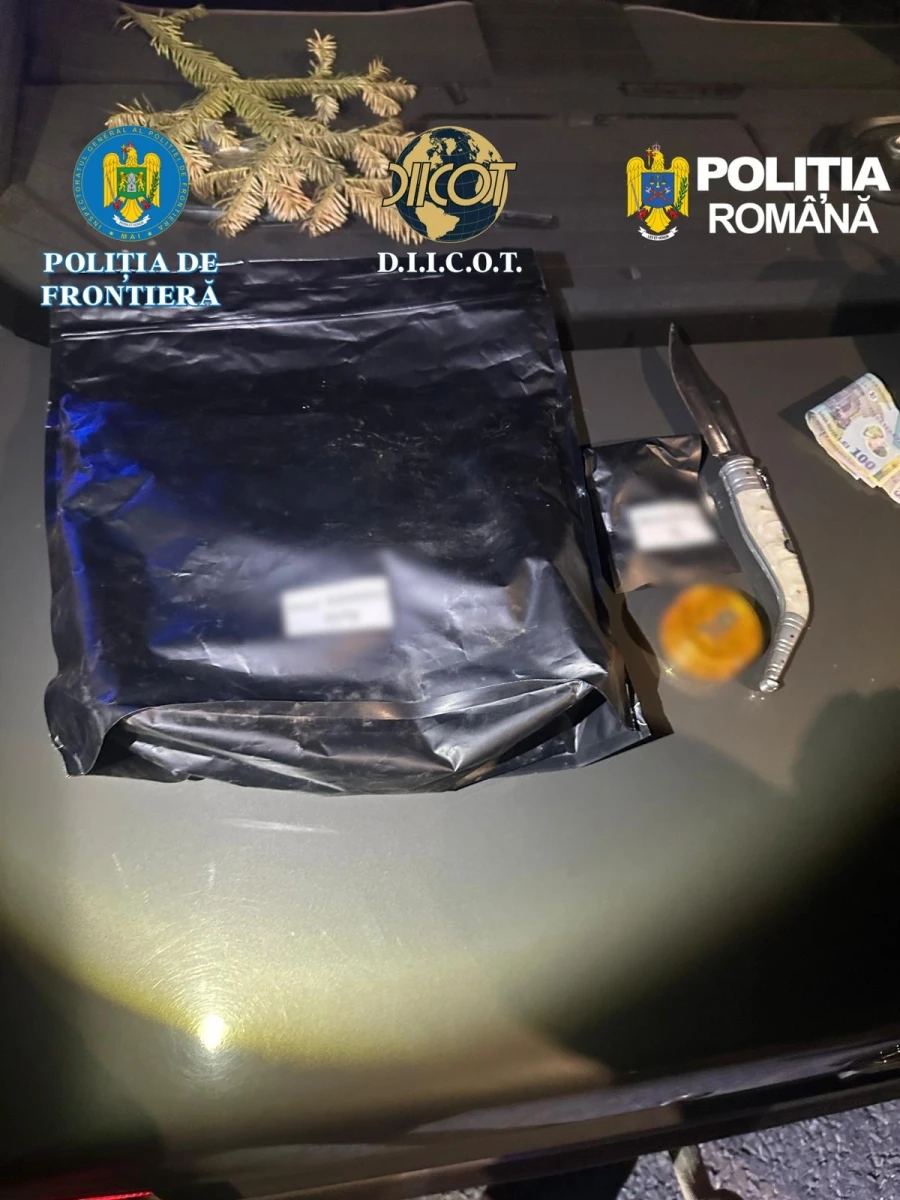 Un tânăr de 20 de ani a fost prins cu jumătate de kilogram de droguri la Nădlac