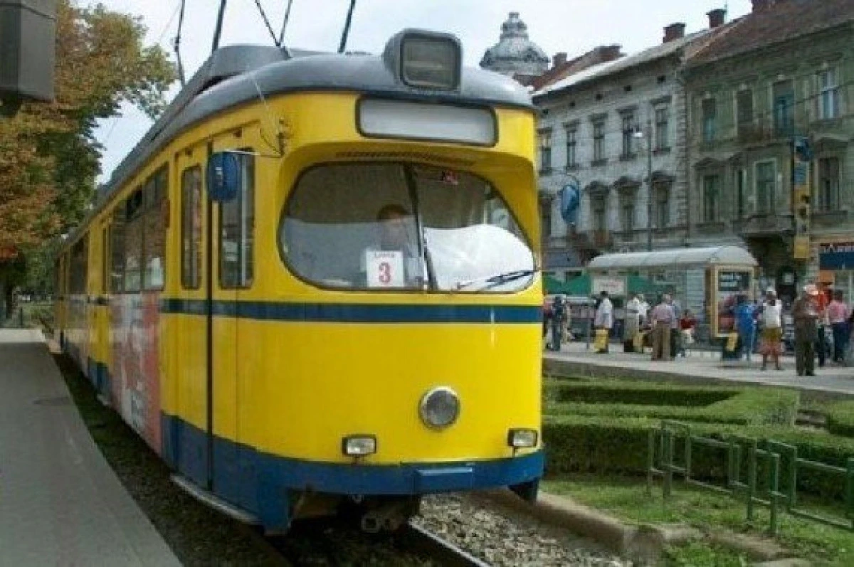 Un tramvai a luat foc în depoul CTP din zona UTA