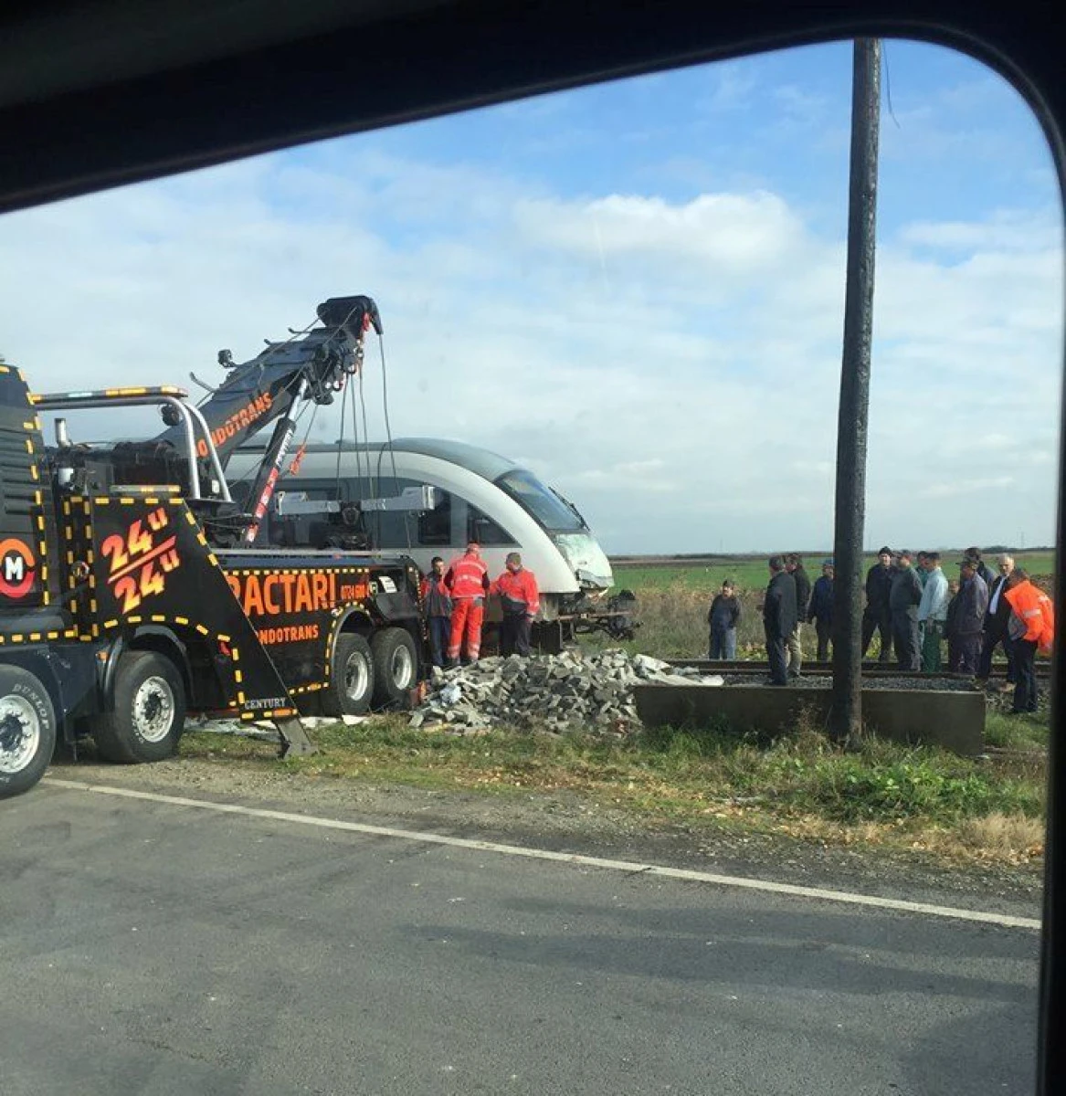 UN TREN CU 50 DE PASAGERI A LOVIT IN PLIN UN TIR LA TRECEREA FERATA DE LA NADAB