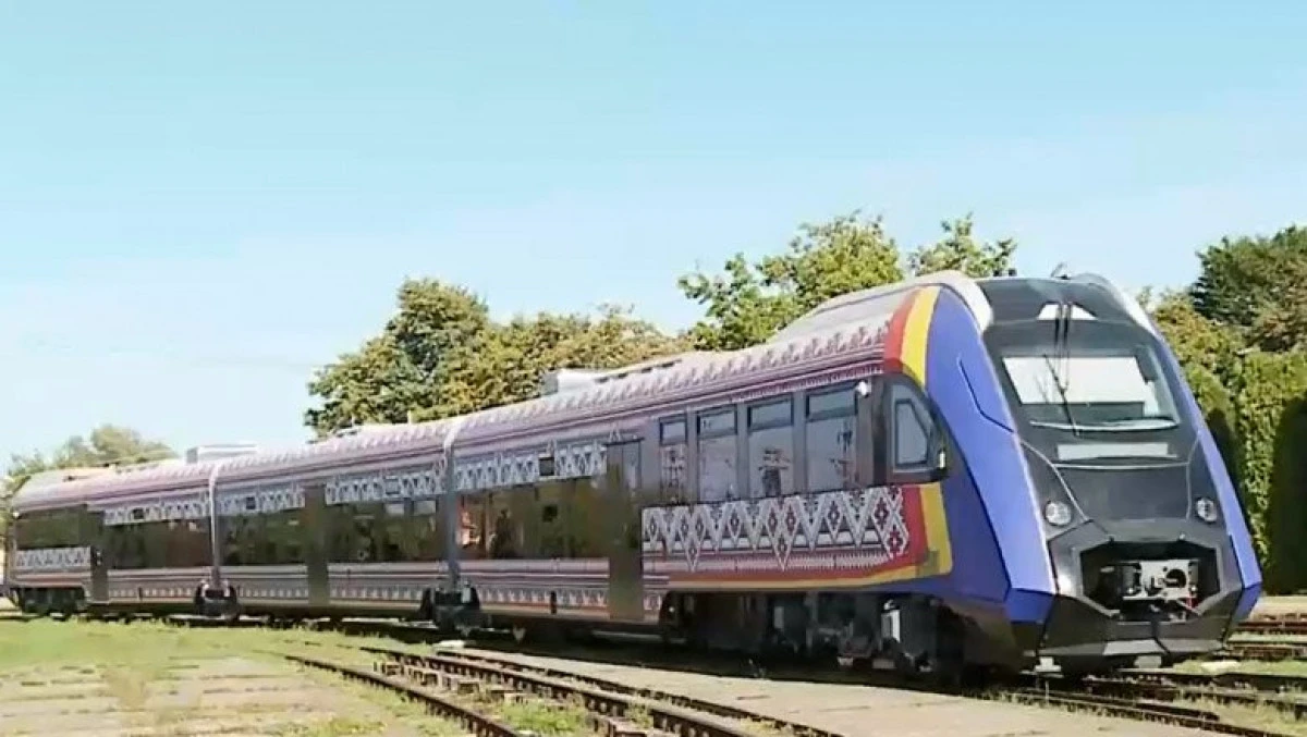 Un tren românesc, ce poate merge cu 120 km/h, e gata de omologare. Păcat că nu are unde circula