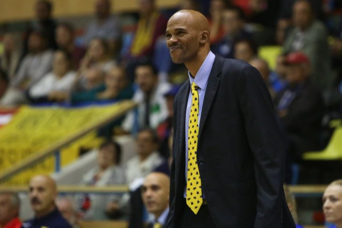 Univ. Goldiș ICIM a renunțat la antrenorul Stacey Nolan