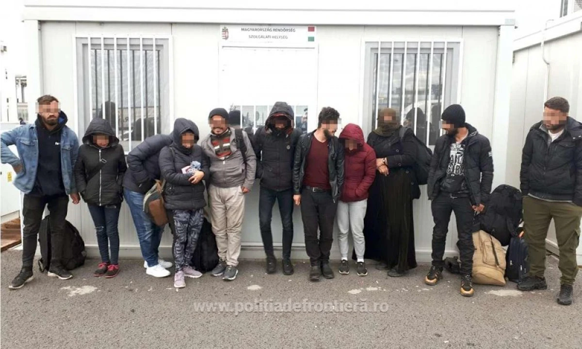 Unsprezece cetăţeni din Irak, Eritreea şi Iran, descoperiți ascunși într-o autoutilitară la P.T.F. Nădlac II