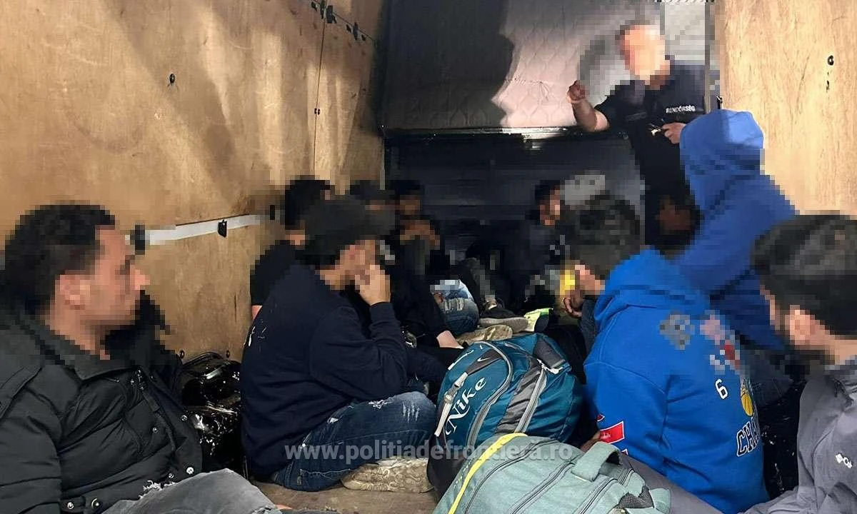 Unsprezece cetățeni străini depistați într-o autoutilitară la P.T.F. Nădlac
