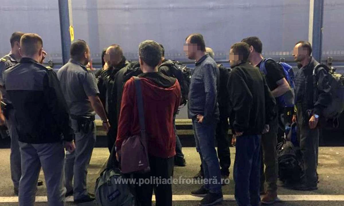 Unsprezece cetăţeni turci, depistați ascunşi într-un automarfar la P.T.F. Nădlac II