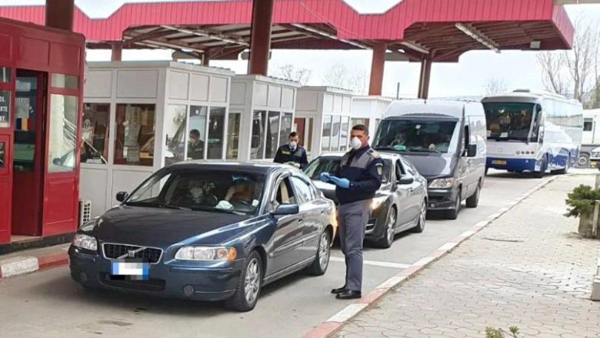 UPDATE. 15 autocare cu români din Germania aşteaptă să intre în ţară la Vama Nădlac