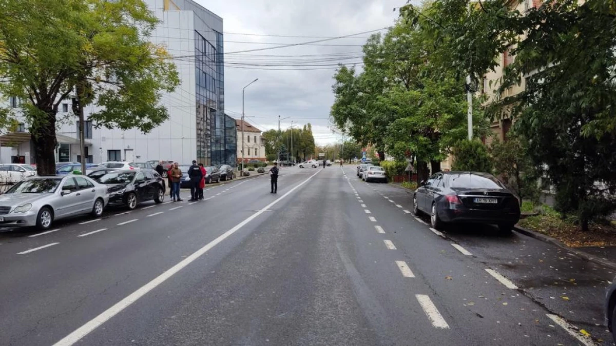 (UPDATE) Circulație închisă pe strada Mărășești. Un dispozitiv suspect a fost găsit pe o mașină