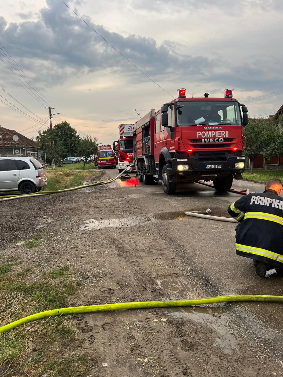 (UPDATE) Incendiu la o casă din Vinga: o persoană a fost găsită decedată