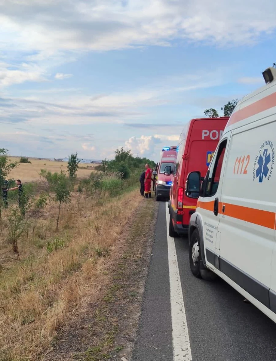 (UPDATE) Microbuz cu șapte persoane, implicat într-un accident între Vladimirescu și Horia. Șoferul a decedat