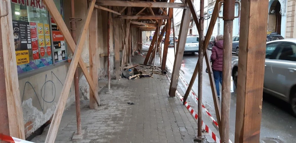 USR a solicitat autorităților intervenția în problema schelelor de pe strada Eminescu