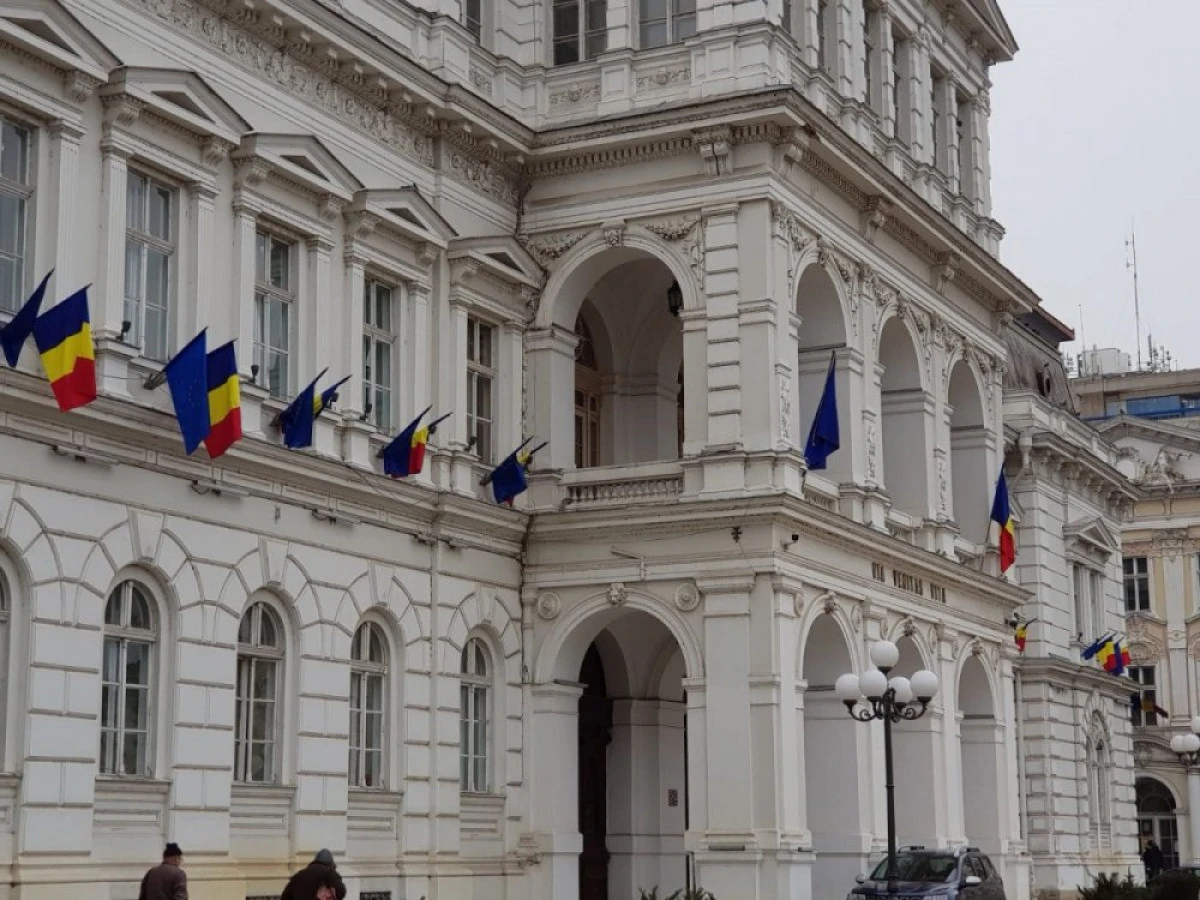USR Arad cere Primăriei să respecte legea și drapelul
