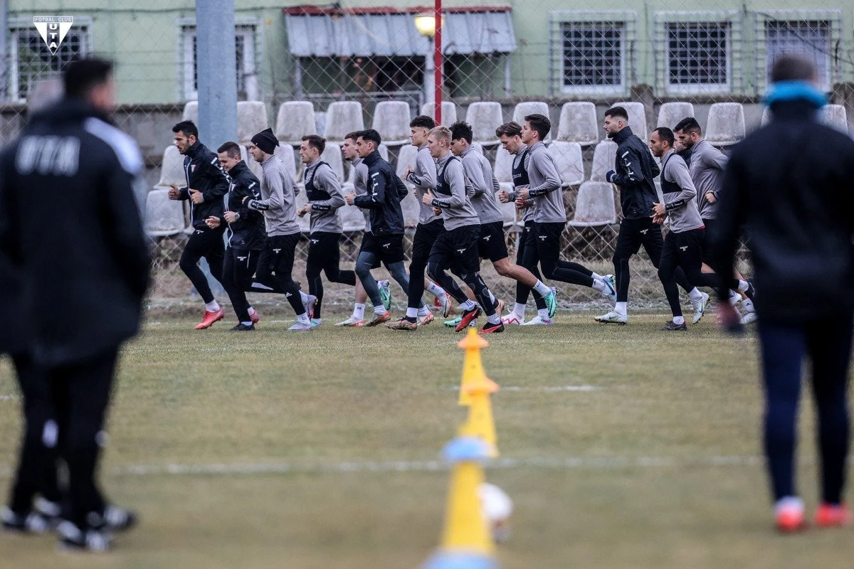 UTA a avut 26 de jucători la reunire, Răzvan Trif este singura noutate! (FOTO)