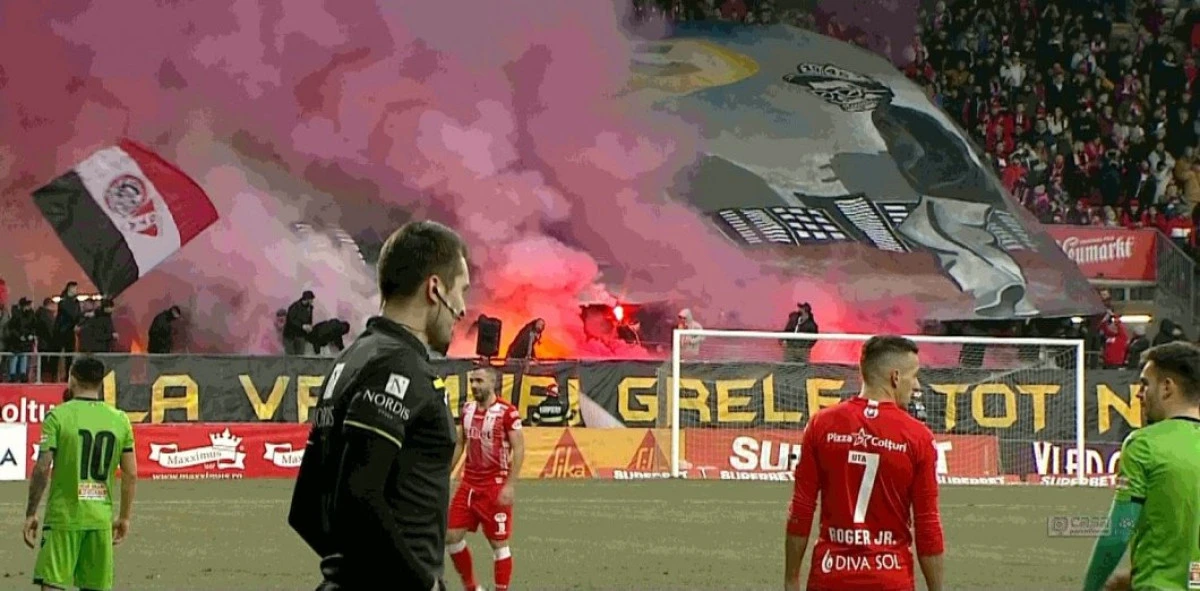 UTA - Dinamo a început pe stradă şi s-a încheiat spectaculos, în tribune! Atmosferă superbă pusă în scenă de ultraşi