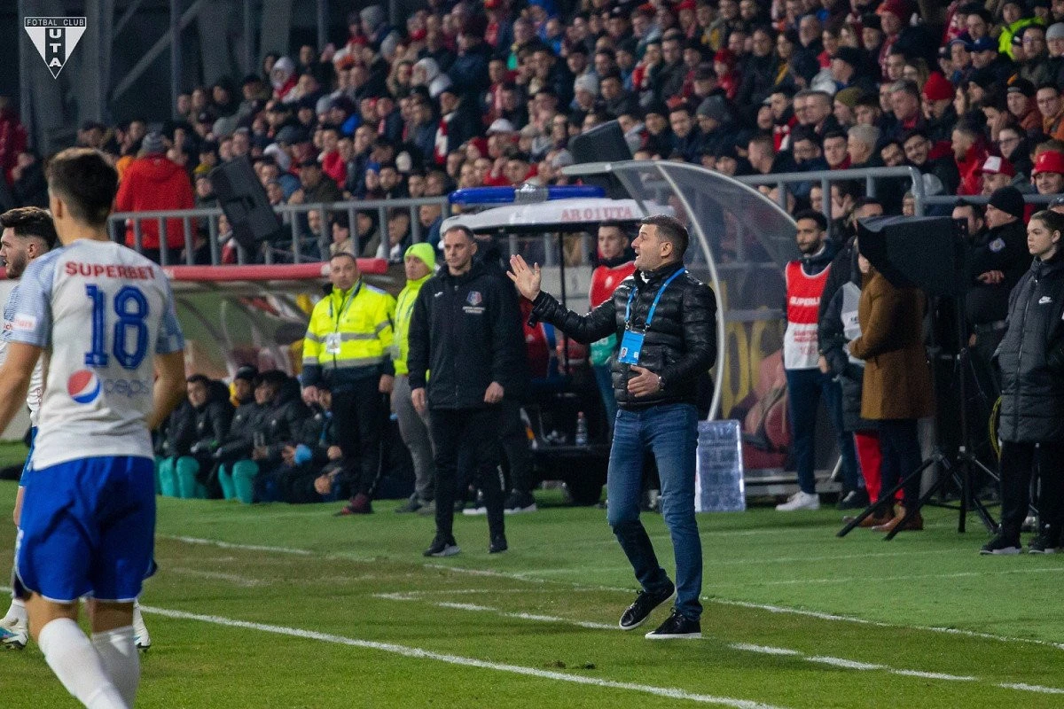 UTA lui Balint e deja o comedie neagră: primii doi golgheteri au ajuns rezerve, iar probabil cel mai bine plătit fotbalist joacă în...tribuna VIP!