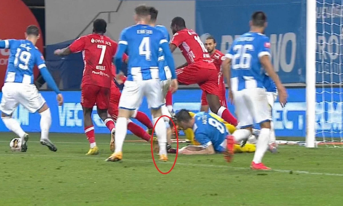 UTA se revoltă din nou împotriva arbitrajului și face scandal: "Penalty clar, nu pot să cred că nu s-a dat!"