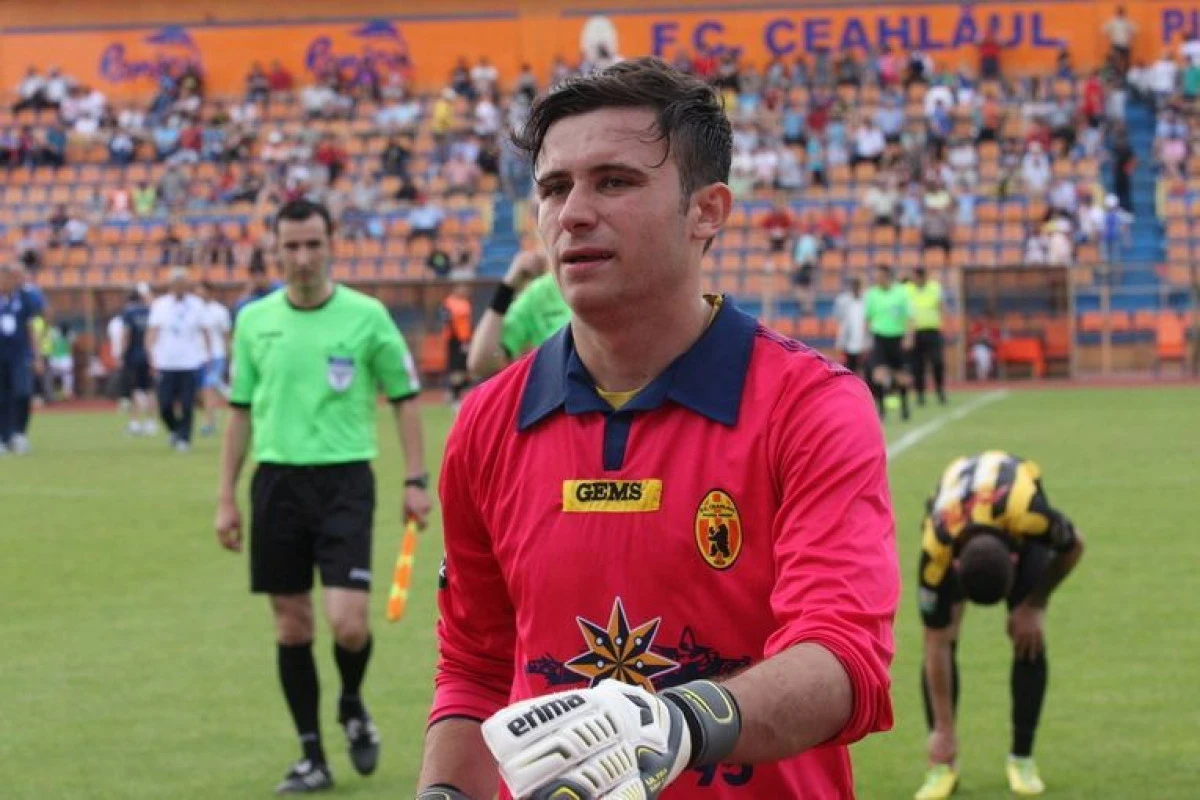 UTA ŞI-A GĂSIT PORTAR, IAR PIROŞ CAUTĂ O ÎNTREAGĂ ECHIPĂ