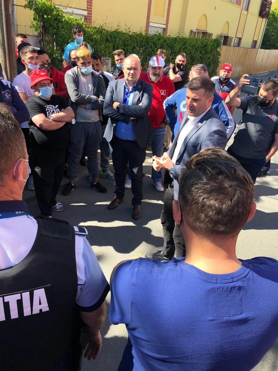 UTA ţine aprinse speranţele ieşenilor şi încă nu e salvată! Furioşi, suporterii s-au strâns la stadion