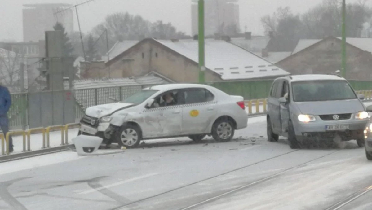 Utilajele de deszăpezire acționează, dar nu le vede nimeni
