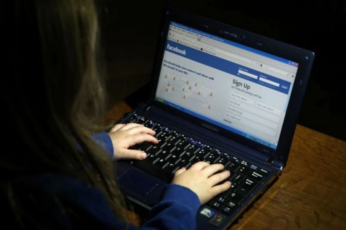 UTILIZATORII FACEBOOK MESSENGER VOR PUTEA TRIMITE SMS-URI