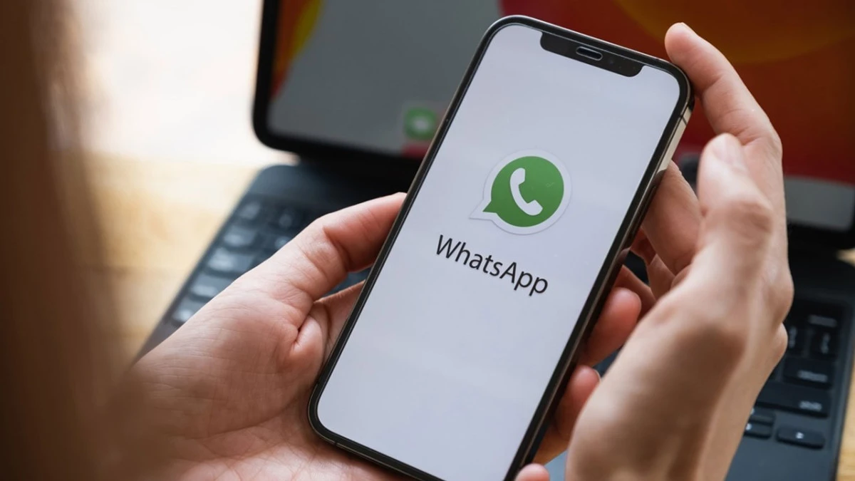 Utilizatorii WhatsApp, puși în alertă maximă. Specialiștii recomandă schimbarea urgentă a unei setări