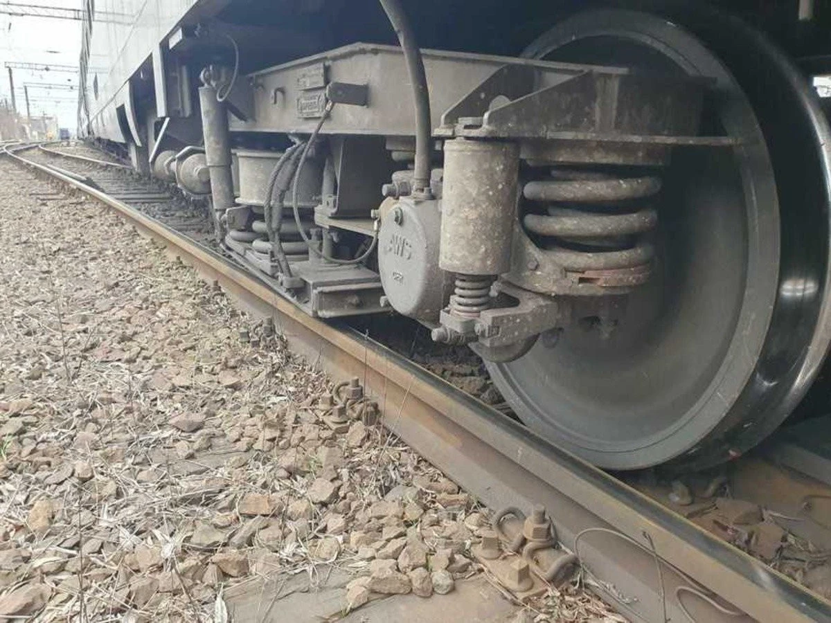Vagonul unui tren de călători a deraiat între Timișoara și Arad