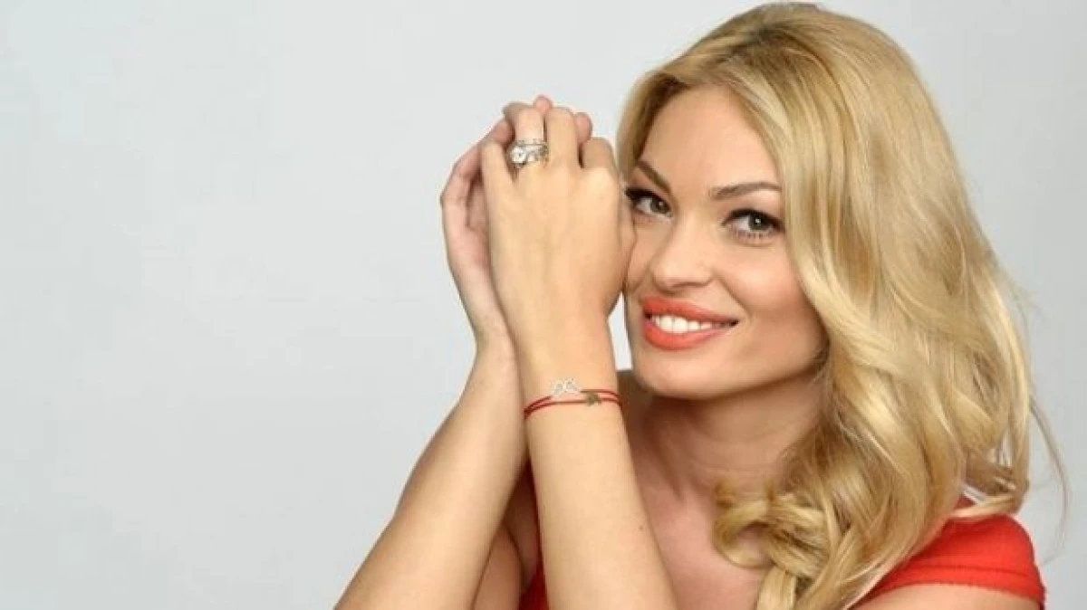 VALENTINA PELINEL A INCEPUT SA SE ROAGE