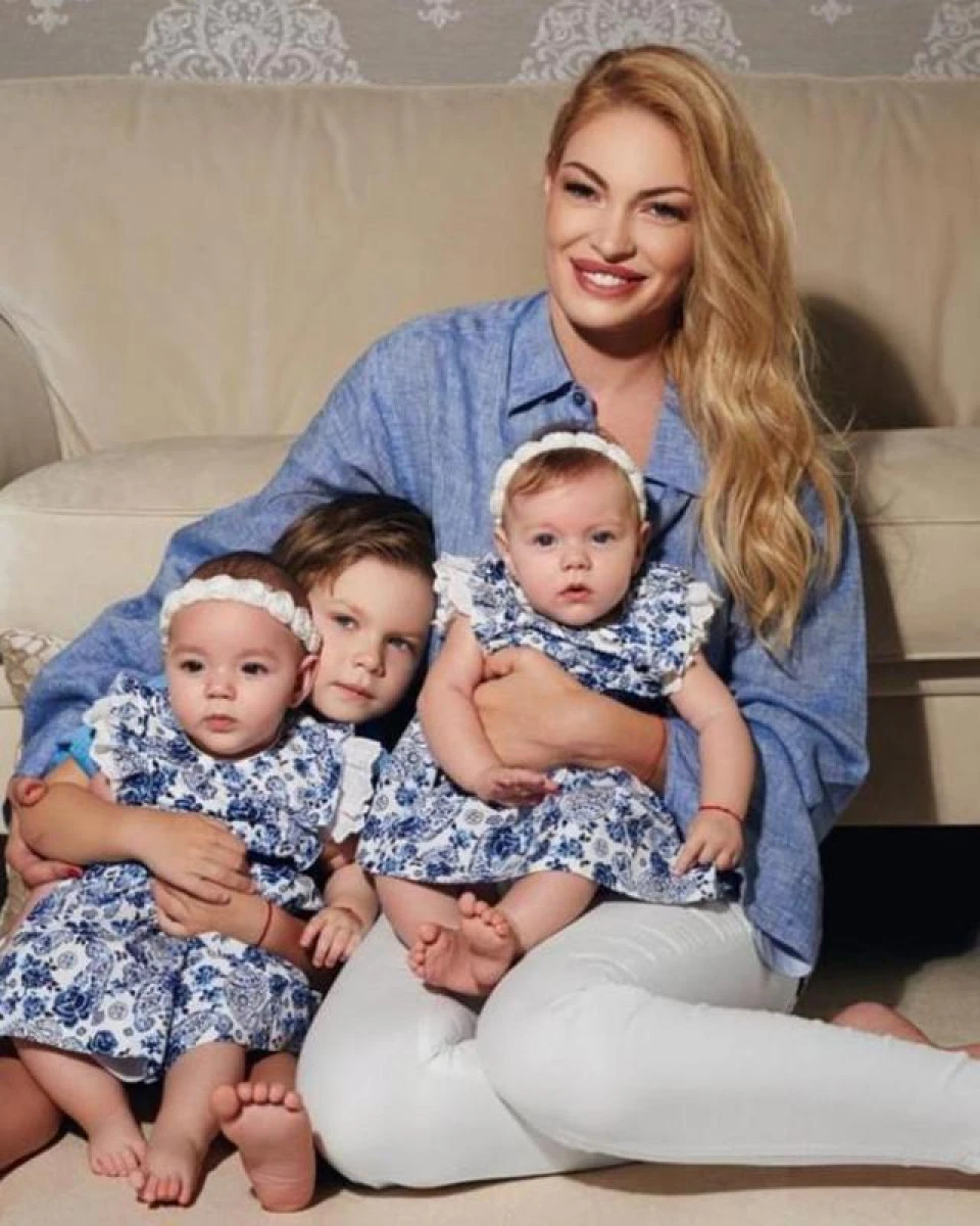 Valentina Pelinel a postat prima imagine cu gemenele