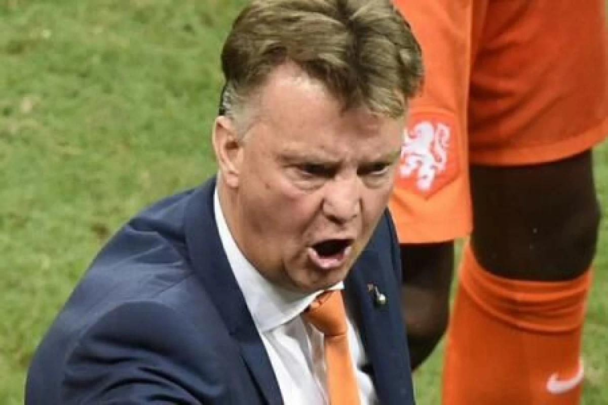 VAN GAAL: "O MARE DEZAMAGIRE, DUPA UN TURNEU FANTASTIC"