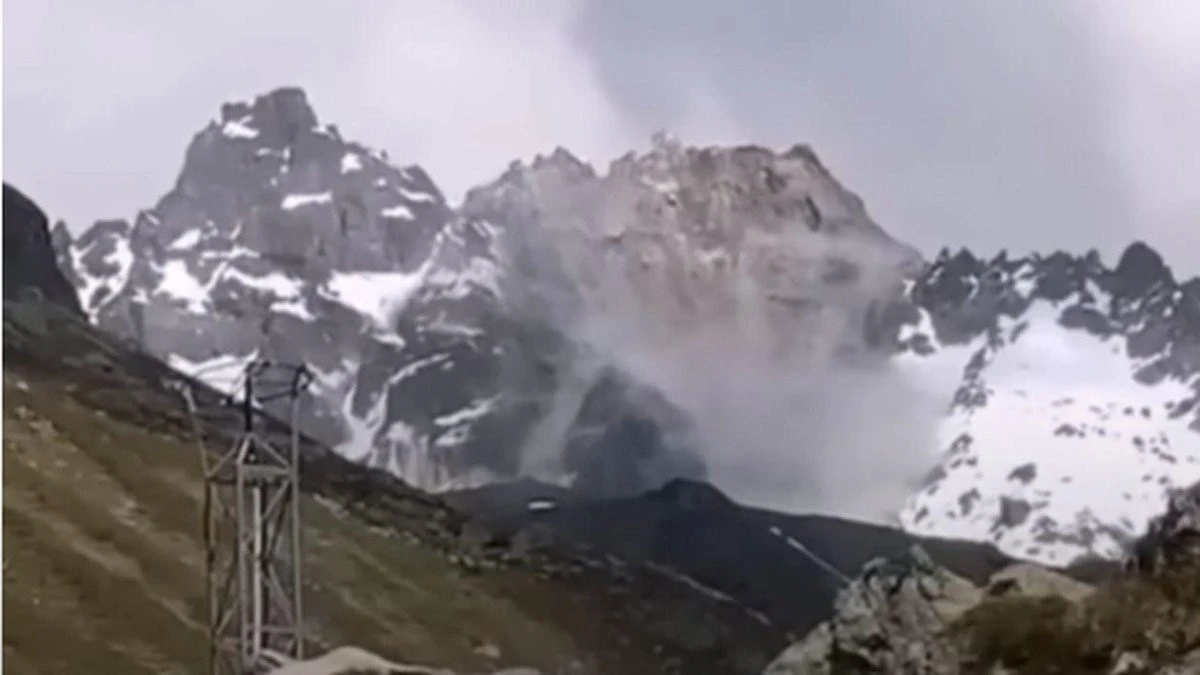 Vârful unui munte situat la granița dintre Elveția și Austria s-a păbușit