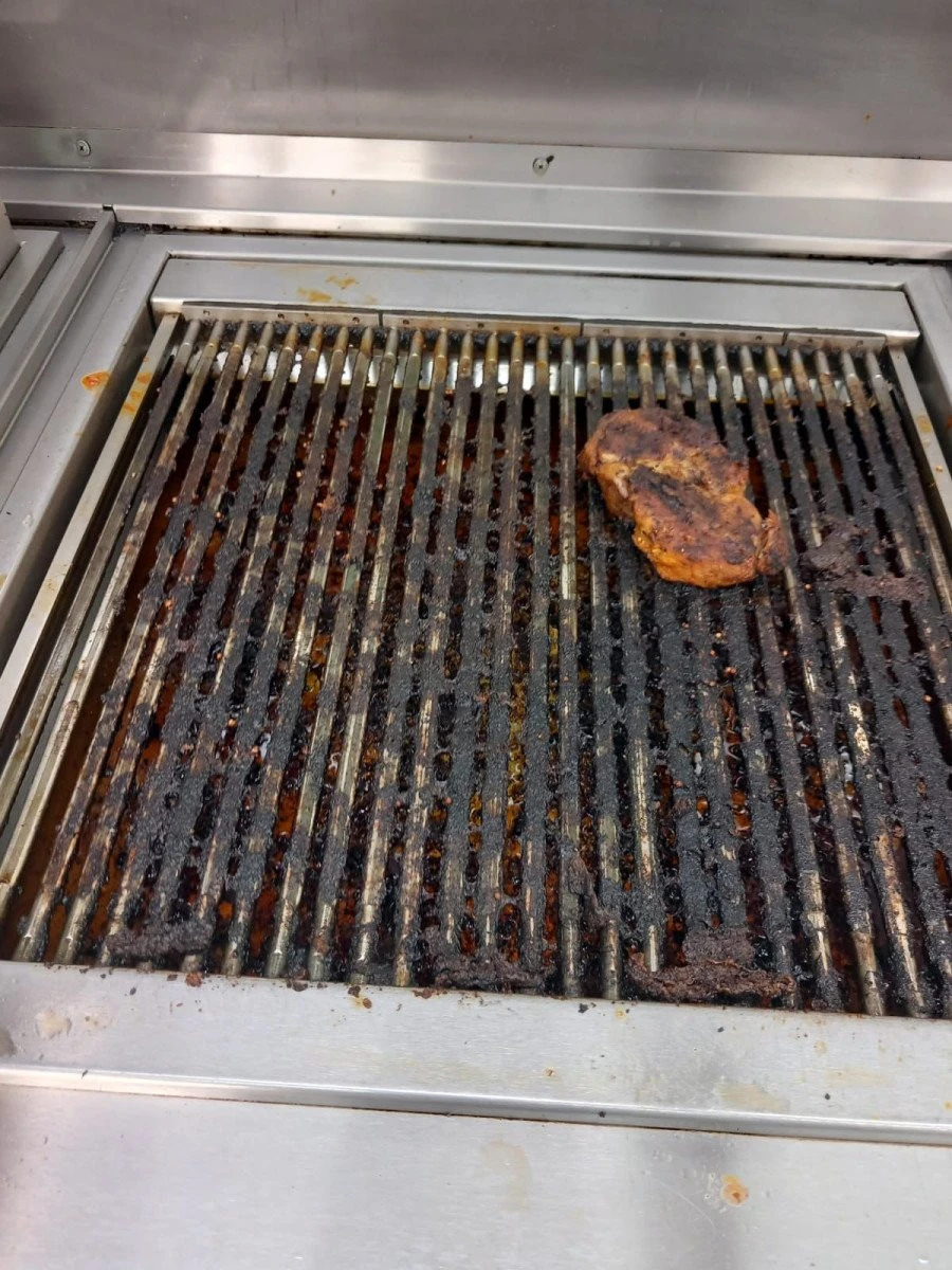 Verificări la magazinele Kaufland din Arad. Protecția Consumatorilor a oprit activitatea în zona GRILL, până la remedierea deficiențelor