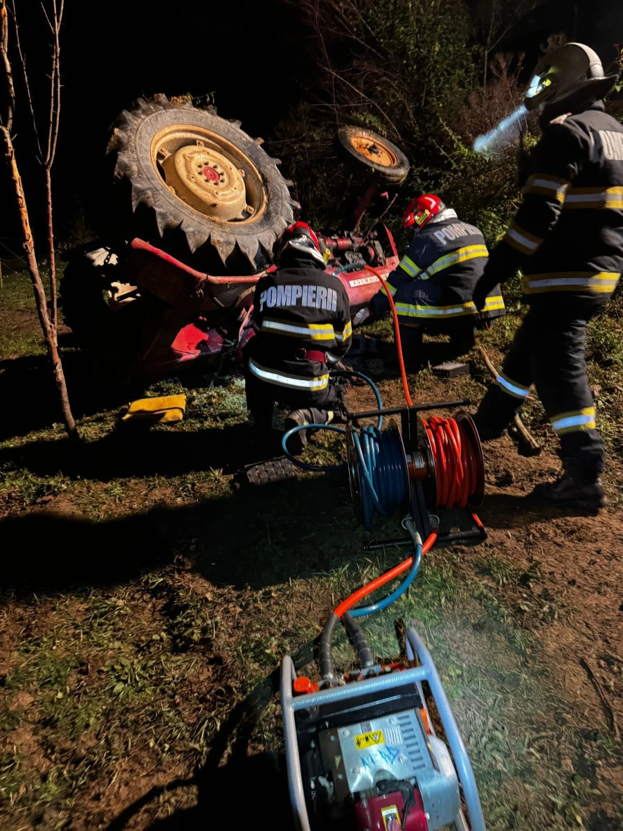 Victimă prinsă sub un tractor, la Mermești