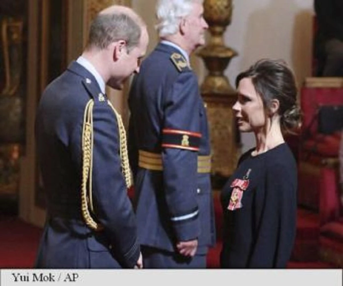 Victoria Beckham, decorată de Prințul William