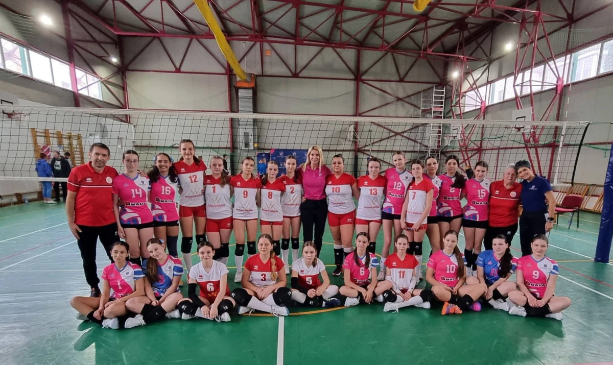 Victoria Nădlac s-a calificat la turneul final al Diviziei Elită cu echipa de volei fete sub 15 ani