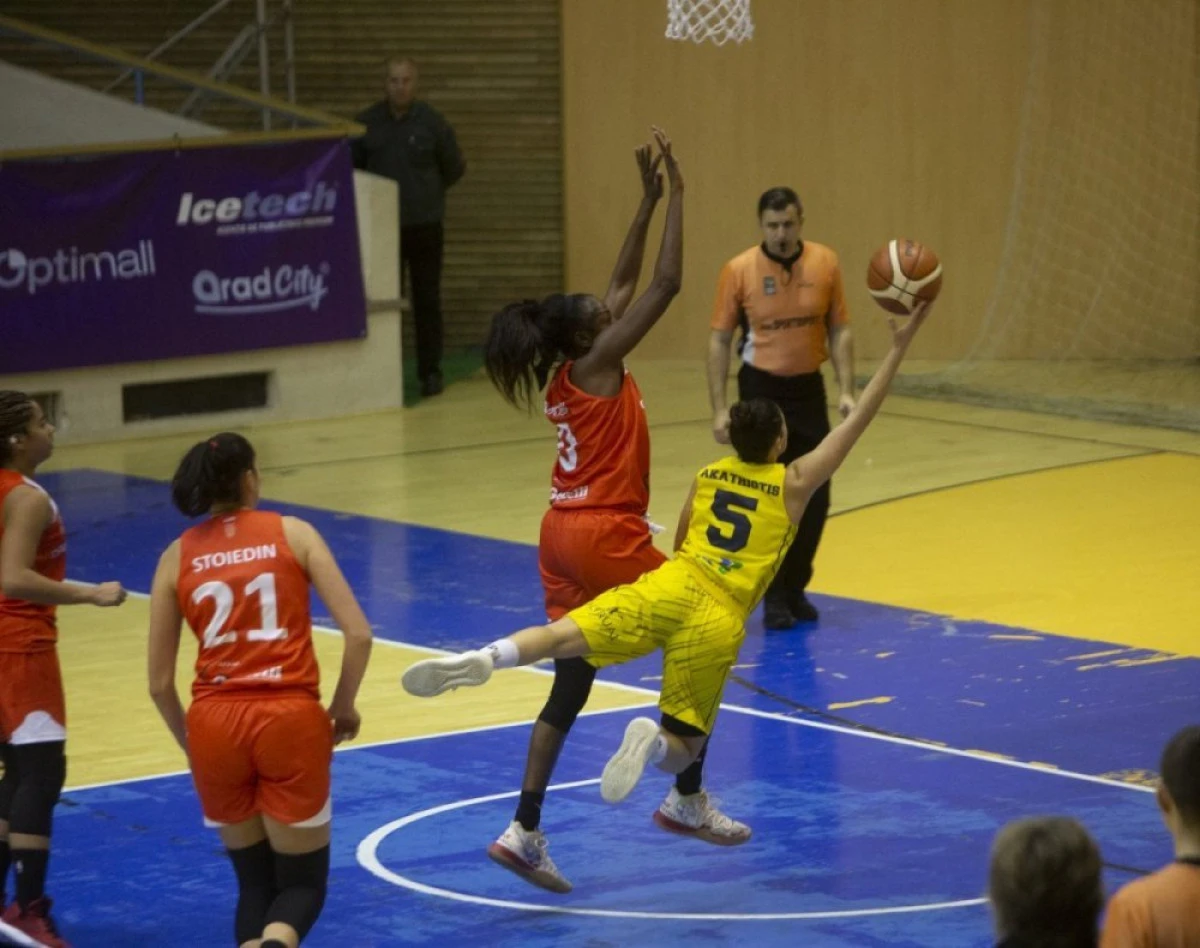 Victorie clară în derby şi Aradul visează la finala de campionat!