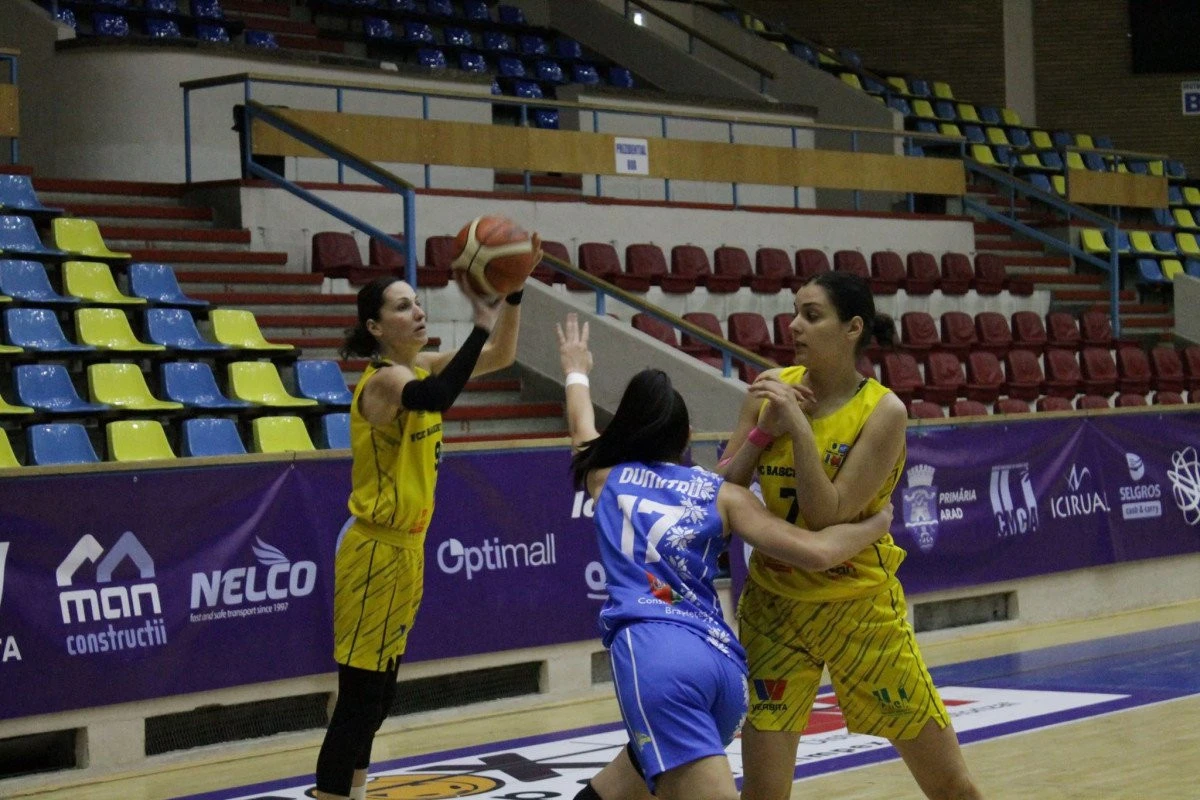 Victorie clară în "El Clasico" şi Aradul urcă pe podium, în Liga Naţională de baschet!