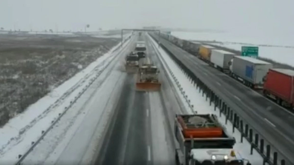 (VIDEO) Deszăpezire „ca la carte“, pe Timișoara - Nădlac. Se poate și la noi
