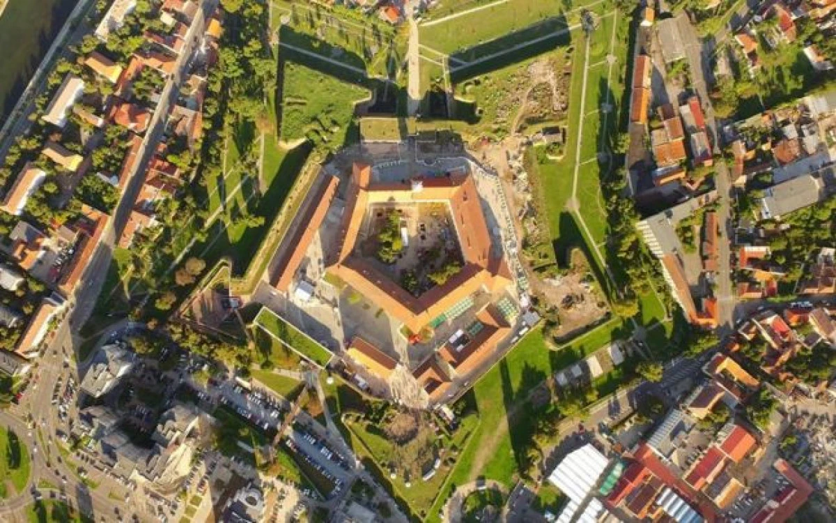 (VIDEO) Falcă, du-te-n ... viitor, la Oradea, să vezi cum arată o cetate reabilitată