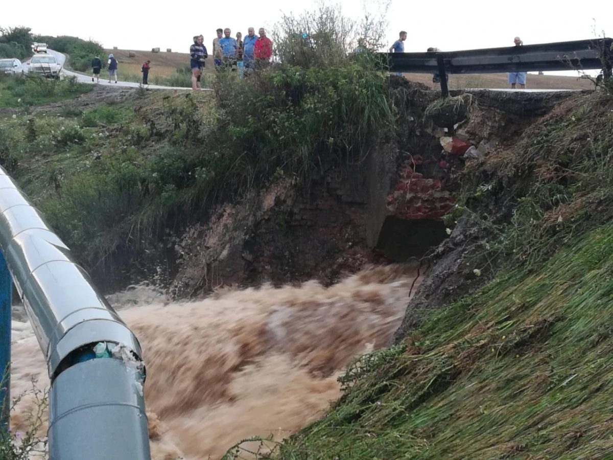 (VIDEO) Furtuna a făcut ravagii în județ! Un drum a fost închis