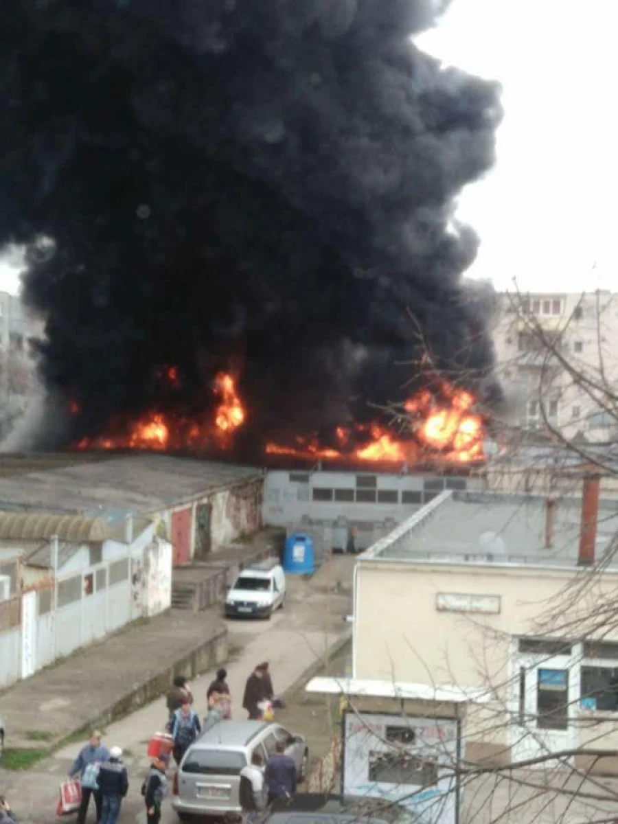 (VIDEO) Incendiu puternic în cartierul Aurel Vlaicu