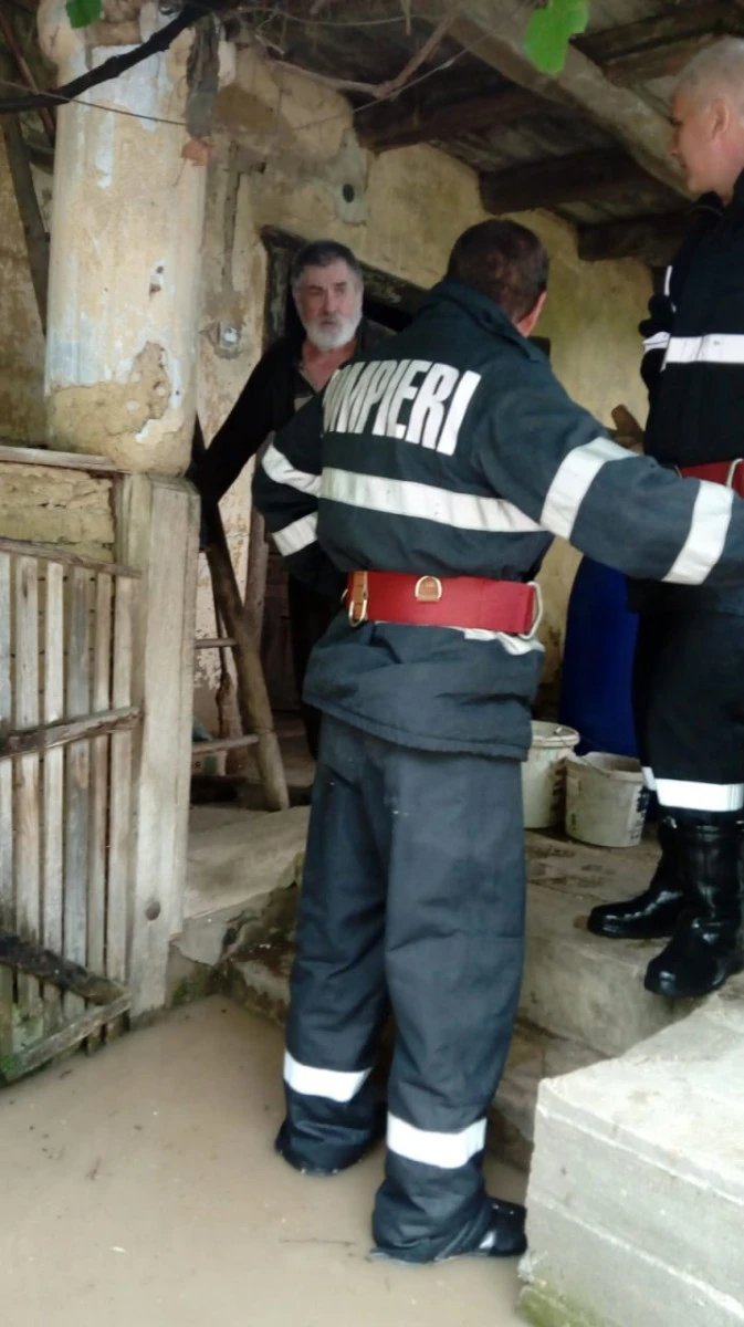 (VIDEO) Inundațiile continuă să producă pagube în județul Arad